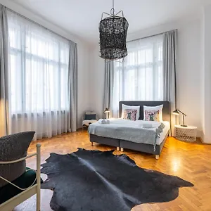 Apartment Charming 1 Bedroom In The Center Of, Prag